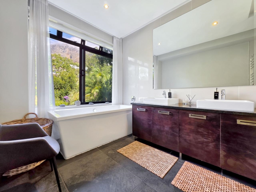 To Let 4 Bedroom Property for Rent in Higgovale Western Cape